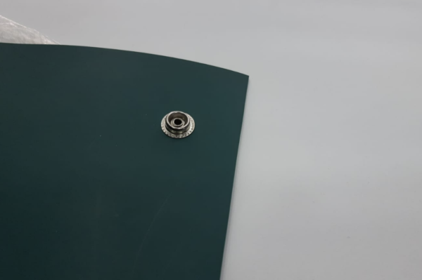 Tapete antiestático ESD para banco de trabajo con conexión a tierra. - Imagen 2